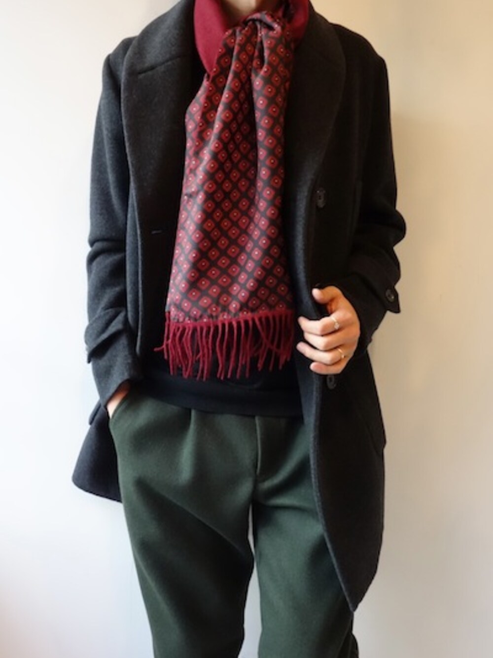 「コート、ストール、マフラー、秋のコーデ、soe、大人コーデ、 福岡、シンプルコーデ、秋服、tim.」｜「tim.のショールカラーダブルコート（ダウンジャケット/コート、グリーン系）」を使った、UNREALREALCLOTHESさん（メンズ・182cm）の秋コーディネートの1枚目の写真