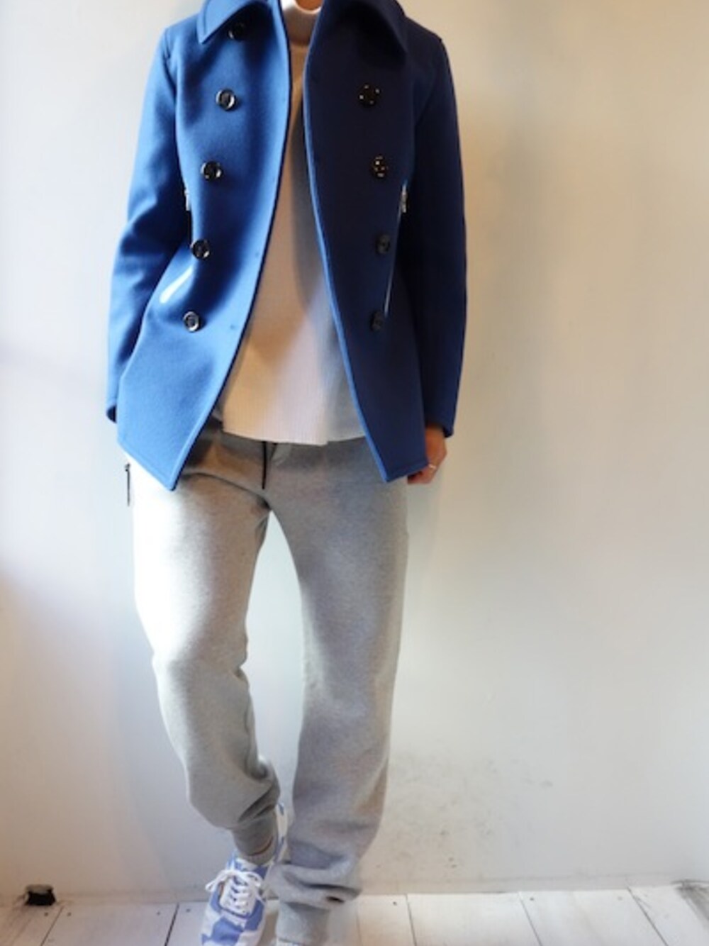「スウェットパンツ、ブルー、ストリート、ピーコート、soe shirts、ラフ、 福岡、秋服、秋コーデ」｜「soe shirtsのＰコート（ピーコート、ブルー系）」を使った、UNREALREALCLOTHESさん（メンズ・182cm）の秋コーディネートの1枚目の写真