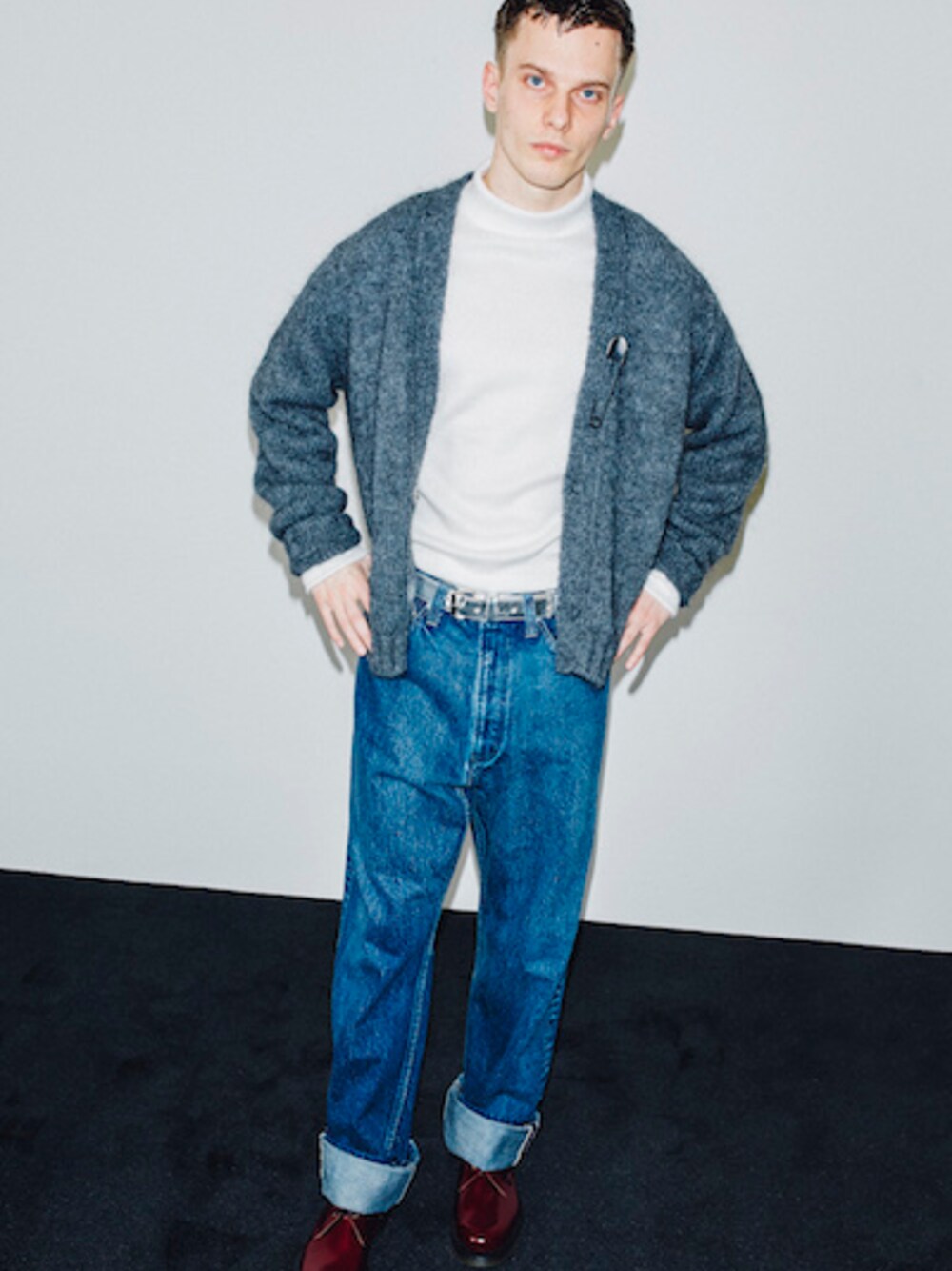 「 デニム、デニムパンツ、soe、 コーディネート、 福岡、 denim、16AW」｜「soeのMOCK NECK LONG SLEEVE SHIRT（Tシャツ/カットソー、ホワイト系）」を使った、UNREALREALCLOTHESさん（メンズ・180cm）の秋コーディネートの1枚目の写真