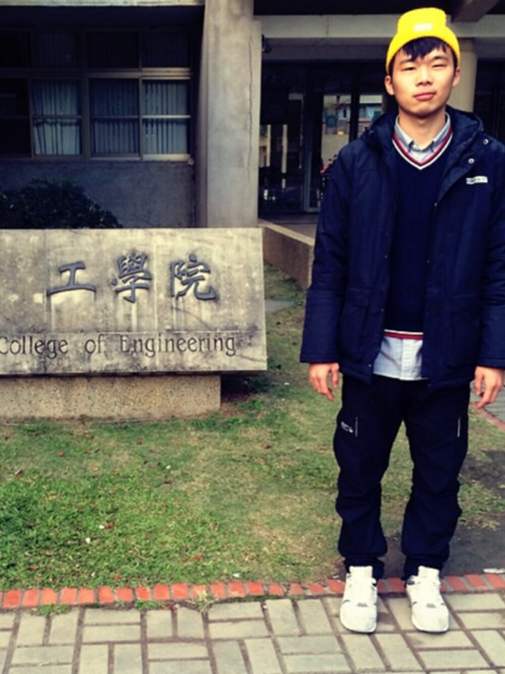 「NEW BALANCEのアイテム（スニーカー、グレー系）」を使った、Mossさん（メンズ・178cm）の夏コーディネートの1枚目の写真