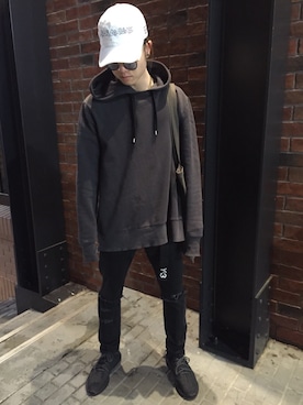 「DRKSHDW by RICK OWENS（ダークシャドウ バイ リックオウエンス）のアイテム（トートバッグ）」を使った、谷本 裕義さん（メンズ・175cm）の冬コーディネート
