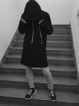 「DRKSHDW by RICK OWENS（ダークシャドウ バイ リックオウエンス）のアイテム（パーカー）」を使った、谷本 裕義さん（メンズ・175cm）の秋コーディネート