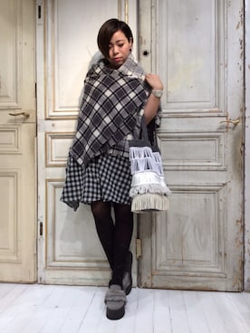 「アイテム（ストール/ショール）」を使った、fukudaさん（レディース・156cm・20代）の秋コーディネート