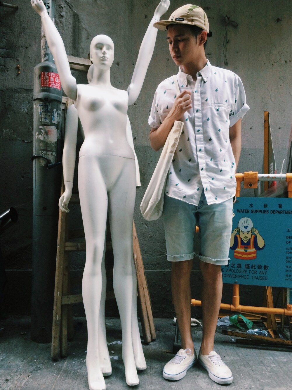 「The Hundredsのアイテム（キャップ、ベージュ系）」を使った、Josh Yeungさん（メンズ・178cm）の夏コーディネートの1枚目の写真