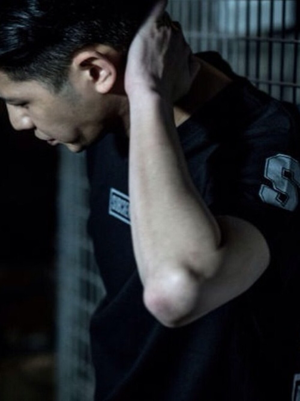 「Subcrewのアイテム（Tシャツ/カットソー、ブラック系）」を使った、Josh Yeungさん（メンズ・31cm）の秋コーディネートの1枚目の写真