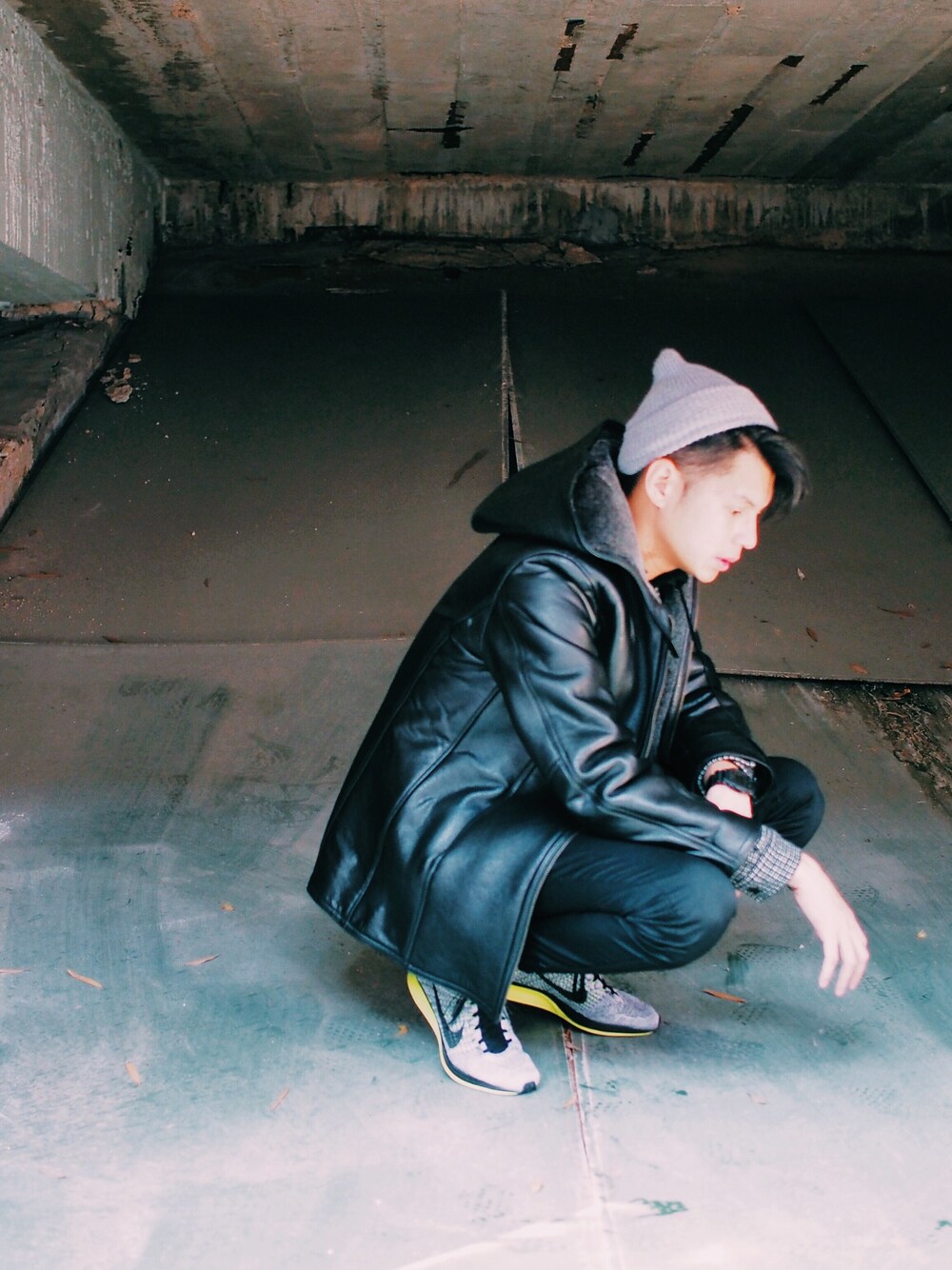 「leather、leather jacket、winter」｜「UNITED ARROWSのアイテム（ライダースジャケット、ブラック系）」を使った、Josh Yeungさん（メンズ・178cm）の冬コーディネートの1枚目の写真