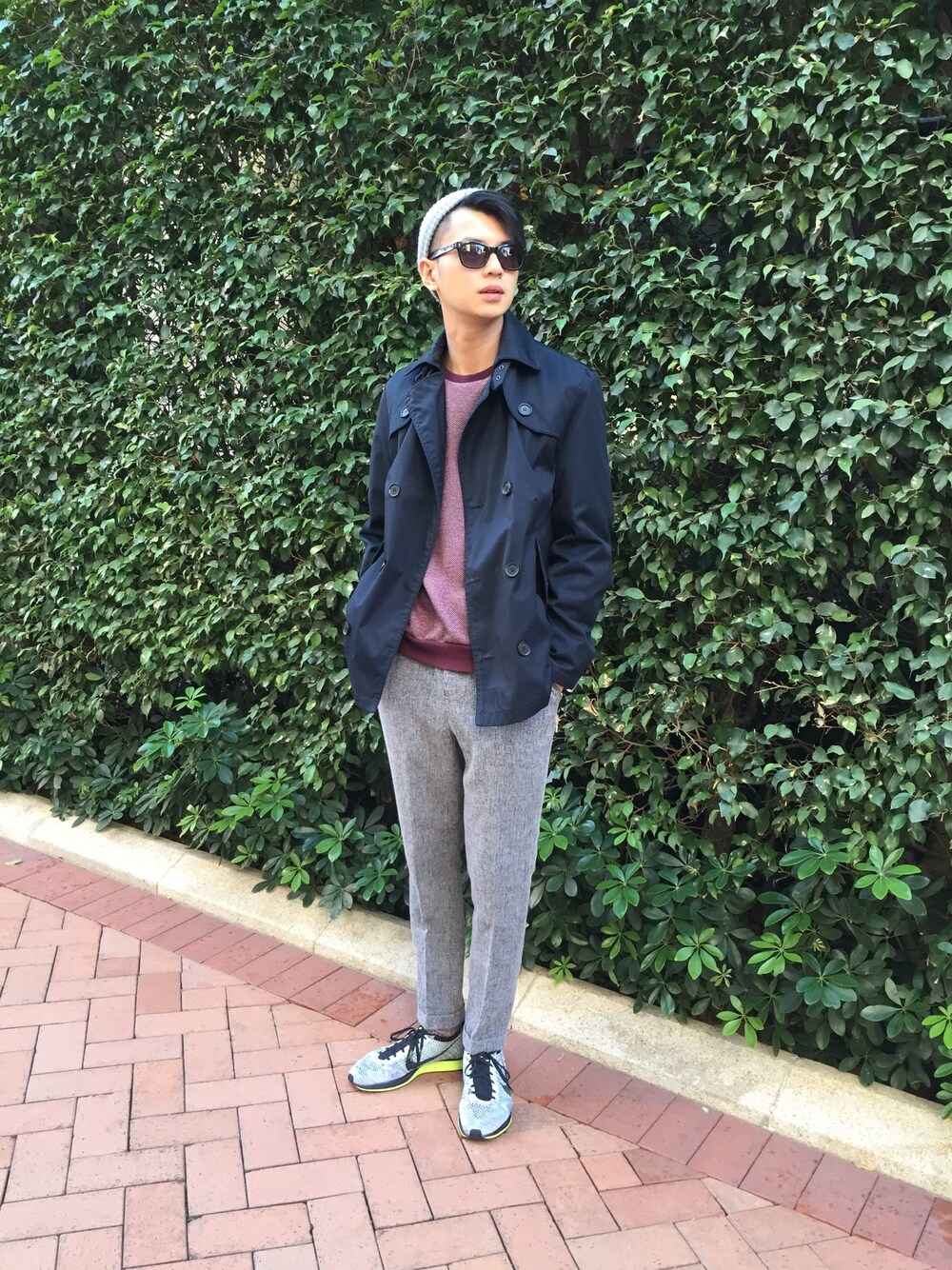 「NIKEのFlyknit racer （スニーカー、グレー系）」を使った、Josh Yeungさん（メンズ・178cm）の冬コーディネートの1枚目の写真