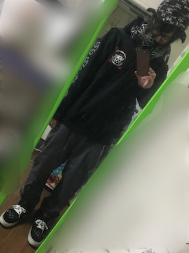 「INDEPENDENT（インディペンデント）のアイテム（スウェット、ブラック系）」を使った、RxYxOxxxさん（メンズ・168cm）の冬コーディネート