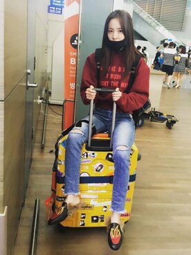 「VETEMENTS（ヴェトモン）のアイテム（パーカー、レッド系）」を使った、Darastyleさん（レディース）の秋コーディネート