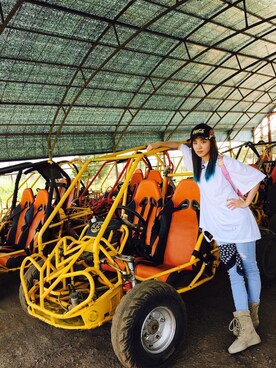 「YEEZYのアイテム（シューズ、ベージュ系）」を使った、Darastyleさん（レディース）の秋コーディネート