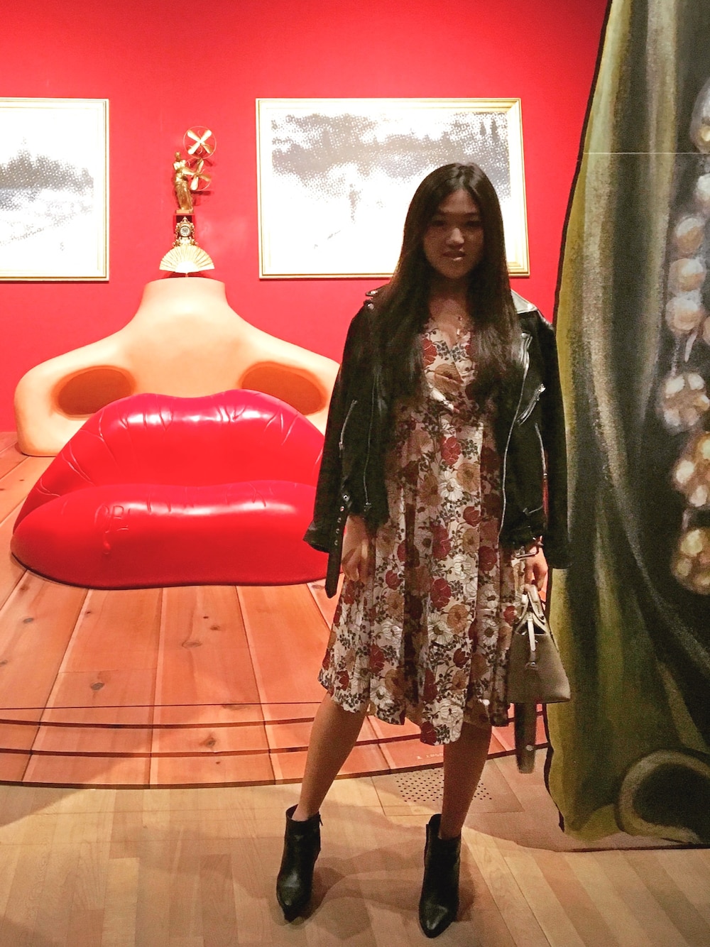 「ootd、streetstyle、flower、dress、FENDI、autumn」｜「DHOLICのアイテム（ドレス、ベージュ系）」を使った、Juna Chenさん（レディース・165cm）の秋コーディネートの1枚目の写真
