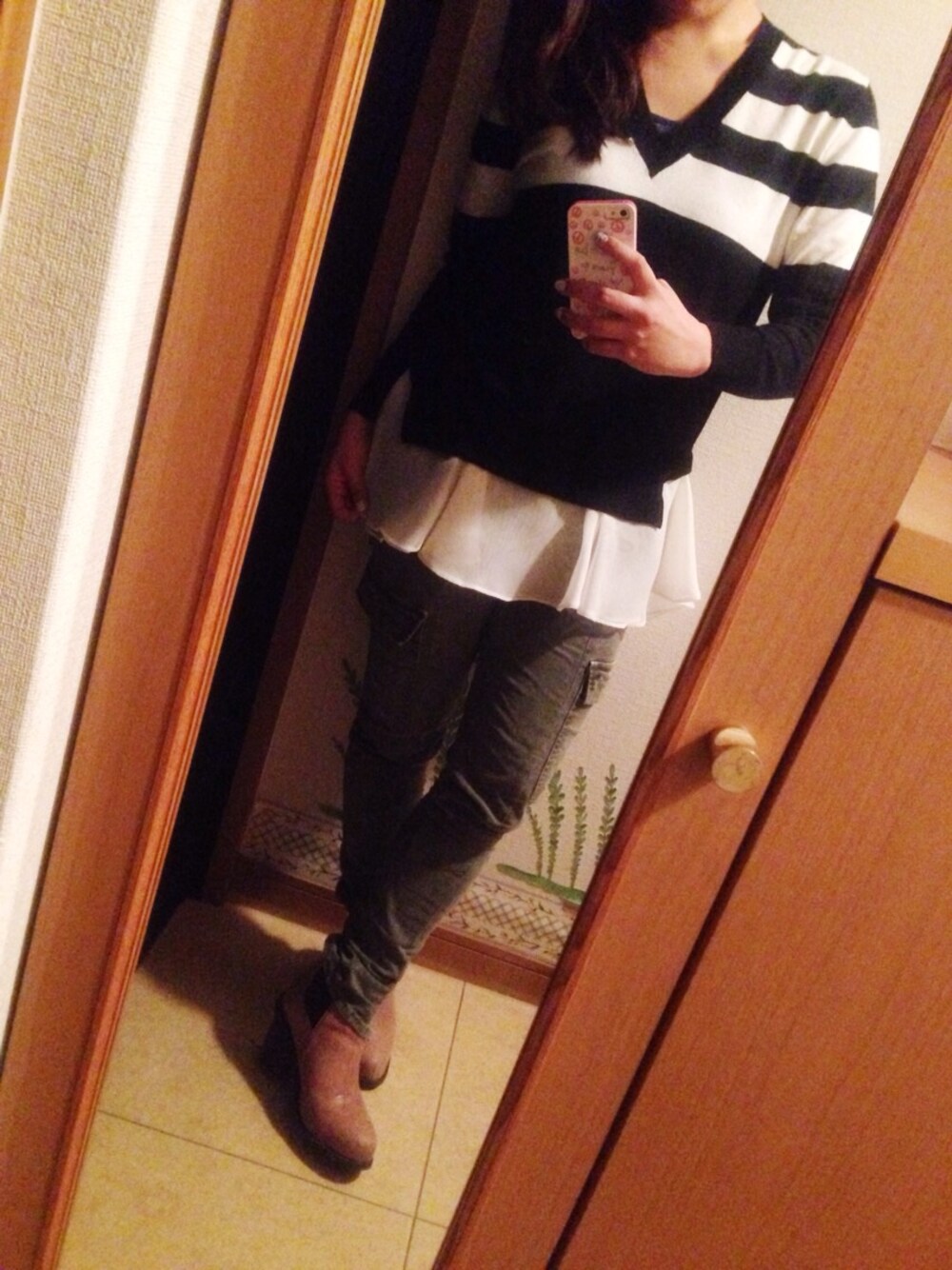 「FRAY I.D、J BRAND、snidel、カーゴパンツ、フリル、ニット、ボーダー」｜「FRAY I.Dのアイテム（ニット/セーター、ブラック系）」を使った、ゆうさん（レディース・154cm）の秋コーディネートの1枚目の写真