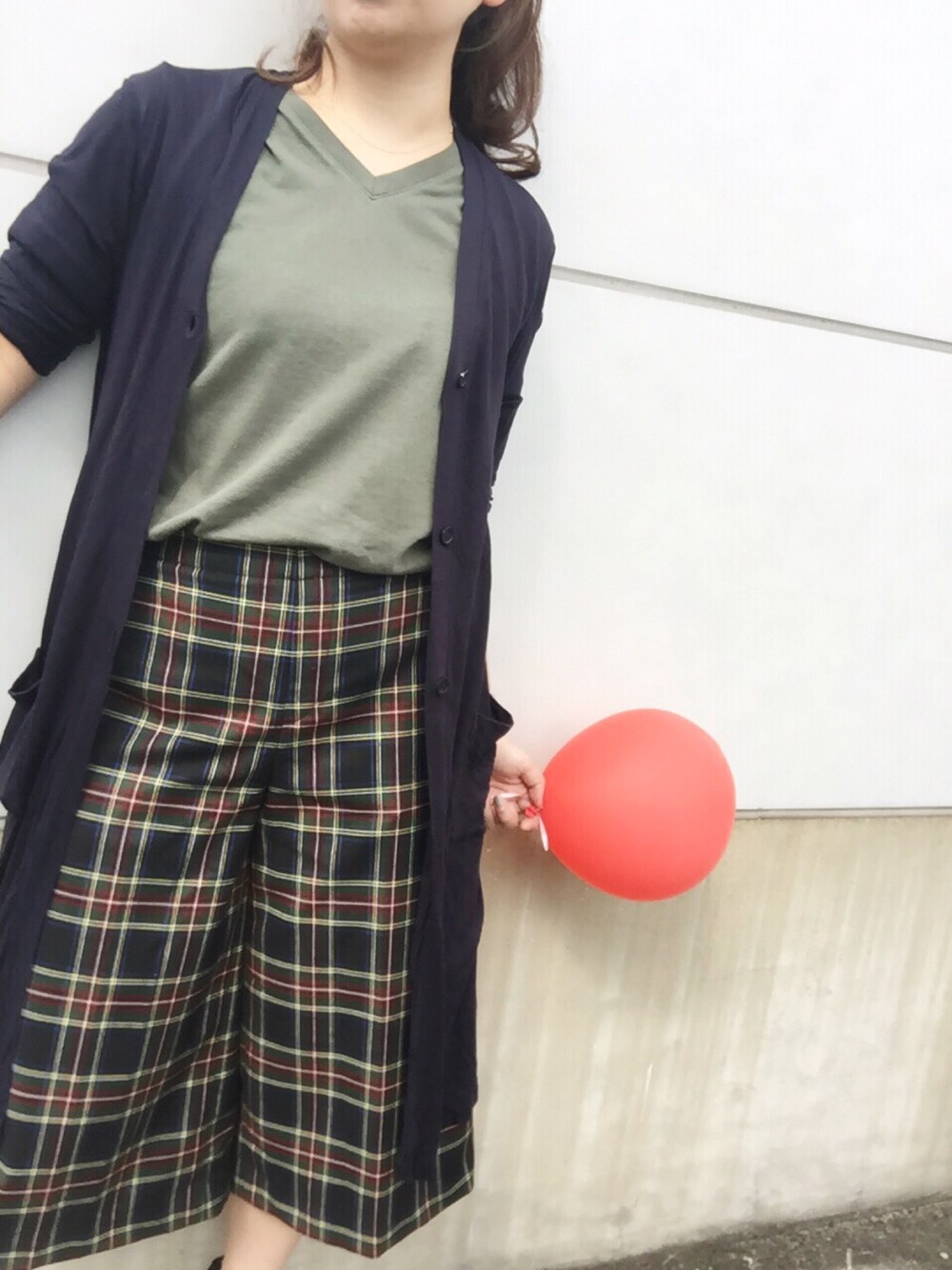 「ユニクロ、UNIQLO、ユニジョ、ガウチョパンツ、ロングカーディガン」｜「UNIQLOのアイテム（Tシャツ/カットソー、グリーン系）」を使った、ゆうさん（レディース・154cm）の秋コーディネートの1枚目の写真