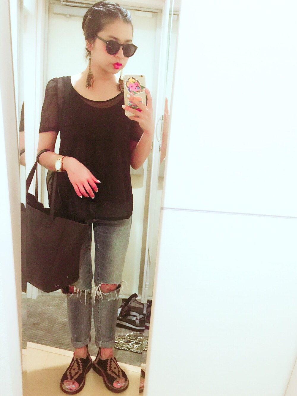 「大人カジュアル、ootd、デニム、カジュアル、ブラック、サングラス、夏、雨の日コーデ」｜「Adam et Rope' Le Magasinのアイテム（サングラス、ブラック系）」を使った、HIKARI☻さん（レディース・156cm）の夏コーディネートの1枚目の写真