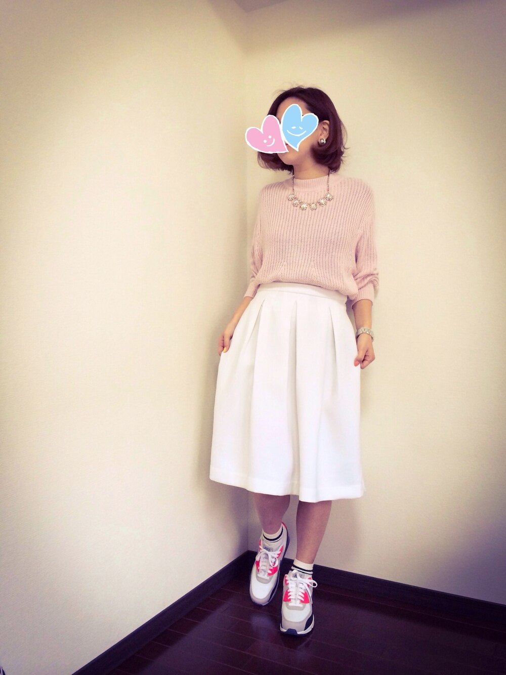 「ホワイト、ピンク、ビジューアクセサリー」｜「ニット（ニット/セーター、ピンク系）」を使った、mayu*さん（レディース・158cm）の春コーディネートの1枚目の写真