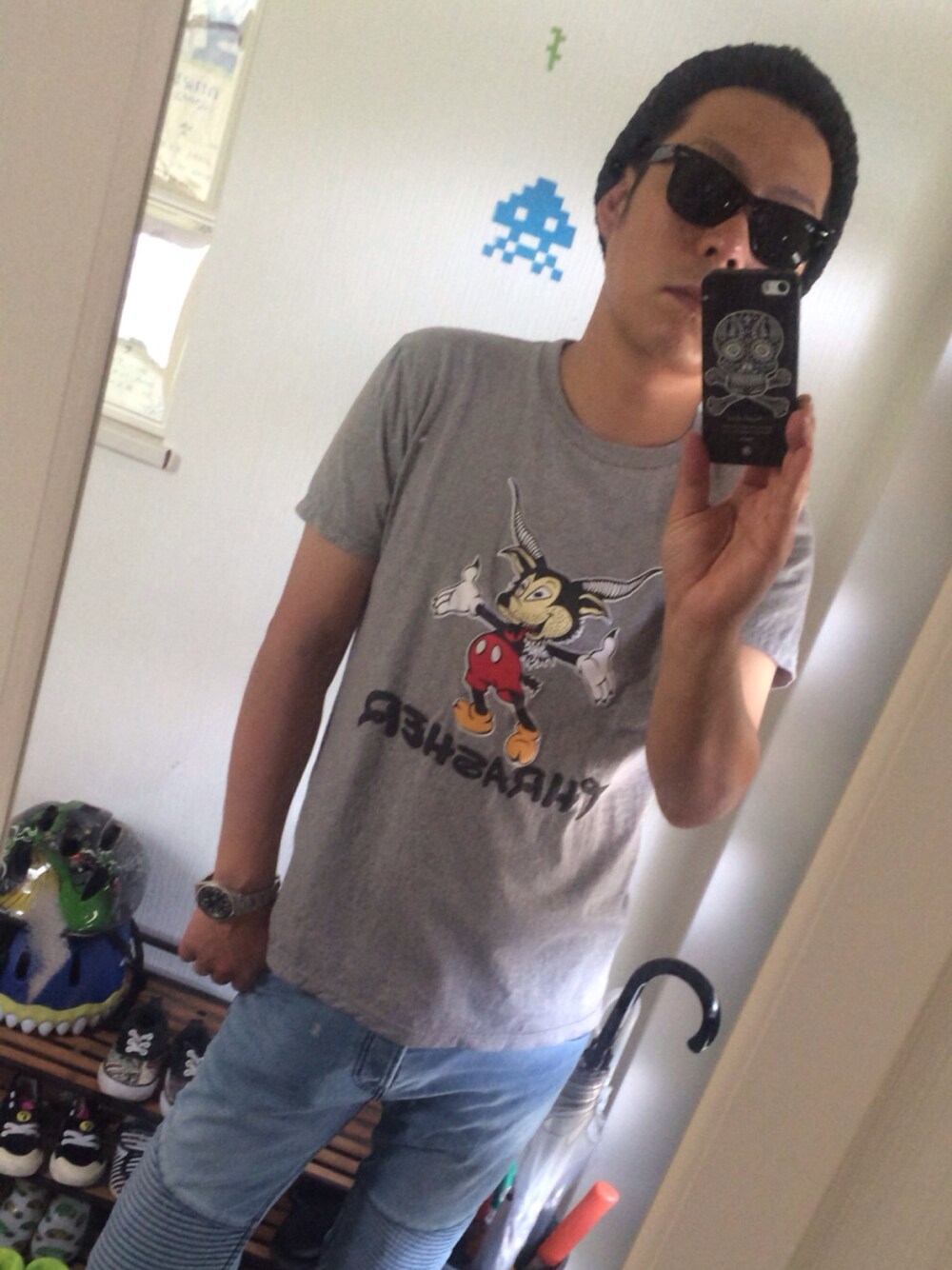 「THRASHERのアイテム（Tシャツ/カットソー、グレー系）」を使った、TAMOTSUさん（メンズ・173cm）の秋コーディネートの1枚目の写真