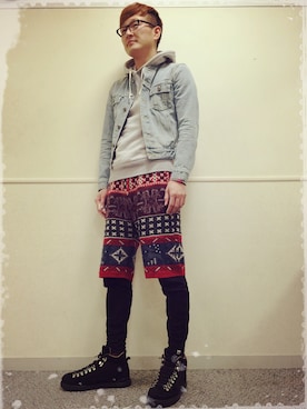 「Saint Laurent（サンローラン）のアイテム（ジャケット/アウター）」を使った、ロバート馬場裕之さん（メンズ・181cm）の冬コーディネート