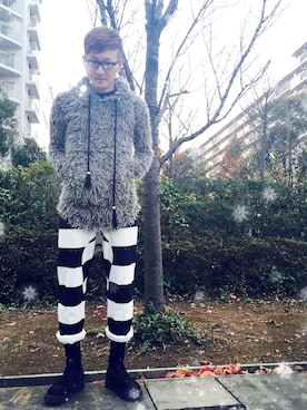 「SMACK ENGINEER（スマックエンジニア）のアイテム（パーカー）」を使った、ロバート馬場裕之さん（メンズ・181cm）の冬コーディネート