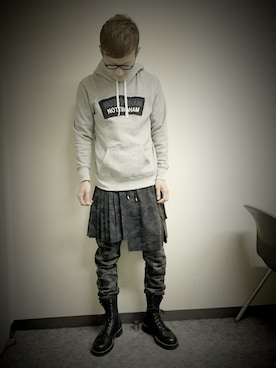 「H&M（エイチ・アンド・エム）のアイテム（その他パンツ）」を使った、ロバート馬場裕之さん（メンズ・181cm）の冬コーディネート