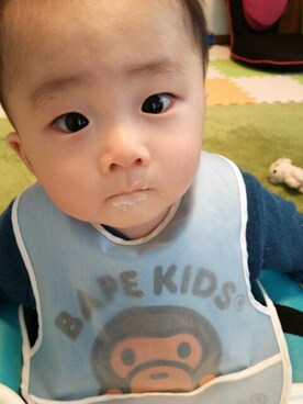 「A BATHING APE（アベイシングエイプ）のMILO FOOD BIB（スタイ/よだれかけ、ブルー系）」を使った、一くんさん（キッズ・110cm）の春コーディネート
