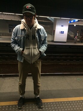 「アイテム（スタジャン、ホワイト系）」を使った、MingShaneHoさん（メンズ・171cm）の冬コーディネート