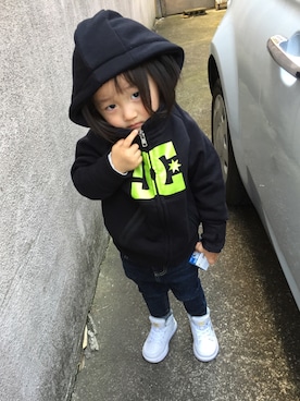 「DC SHOES（ディーシーシューズ）のアイテム（パーカー）」を使った、326Rさん（キッズ・80cm）の冬コーディネート