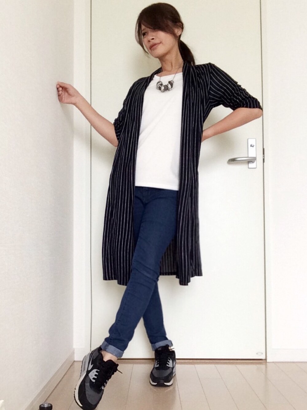 「stripe、LONG CLOTHING、スニーカー、NIKE AIR MAX、casual」｜「KUMIKYOKU sisのアイテム（カーディガン/ボレロ、ブラック系）」を使った、RINA•RINAさん（レディース・158cm）の夏コーディネートの1枚目の写真
