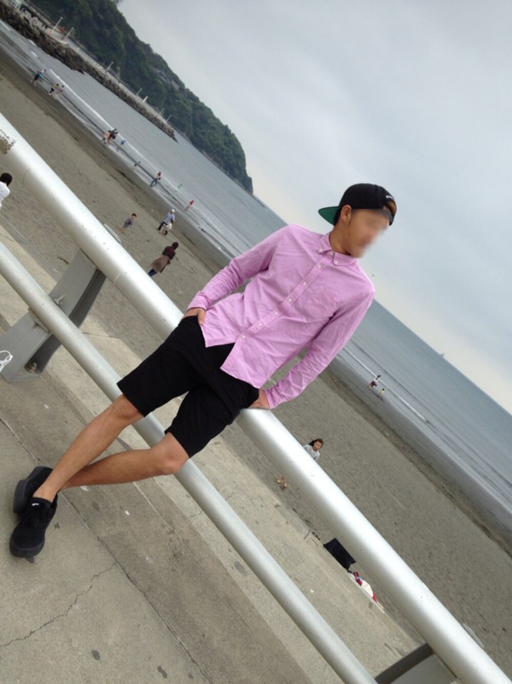 「H&M、BSX、BLACK SCALE」｜「H&Mのアイテム（その他パンツ、ブラック系）」を使った、KOTAROさん（メンズ・175cm）の春コーディネートの1枚目の写真