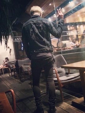 「SAINT LAURENT PARIS（サンローランパリ）のアイテム（デニムジャケット）」を使った、이창일さん（メンズ・175cm）の秋コーディネート