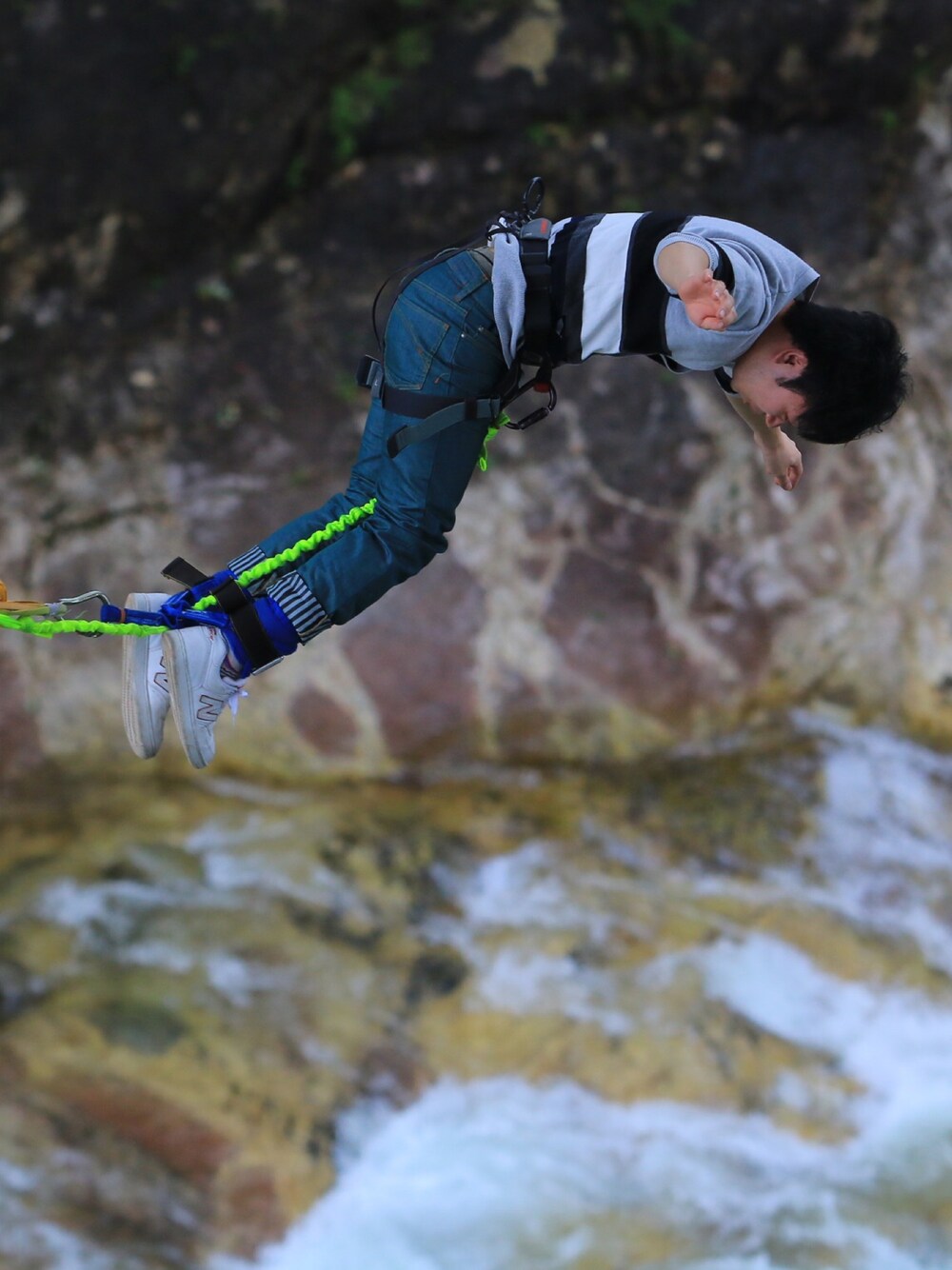 グレー系のカーディガン/ボレロ、その他のその他、その他のその他を着用したメンズの秋コーディネートの1枚目の写真