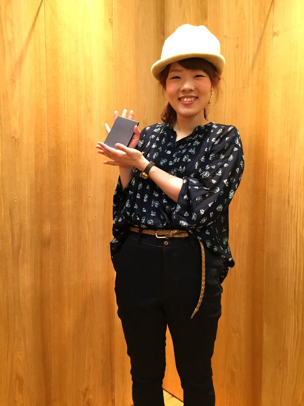 「デニム、秋のコーデ、45R、タックイン、インディゴ、秋服、藍色、908の日」｜「45Rのアイテム（デニムパンツ、ブルー系）」を使った、uchiyamaさん（レディース・159cm）の秋コーディネートの1枚目の写真