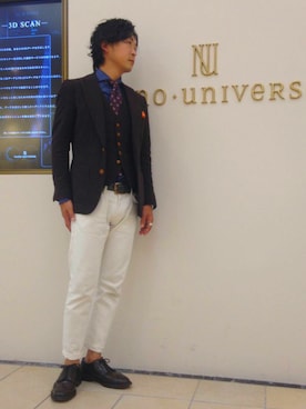 「アイテム（ネクタイ、レッド系）」を使った、片岡 知宏さん（メンズ・170cm）の秋コーディネート