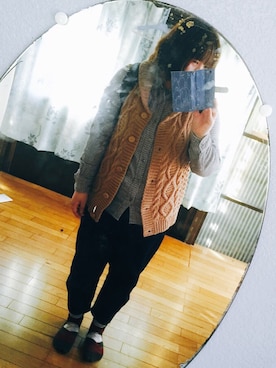 「アイテム（ダウンベスト、ブラウン系）」を使った、yuho.sさん（レディース・159cm）の秋コーディネート