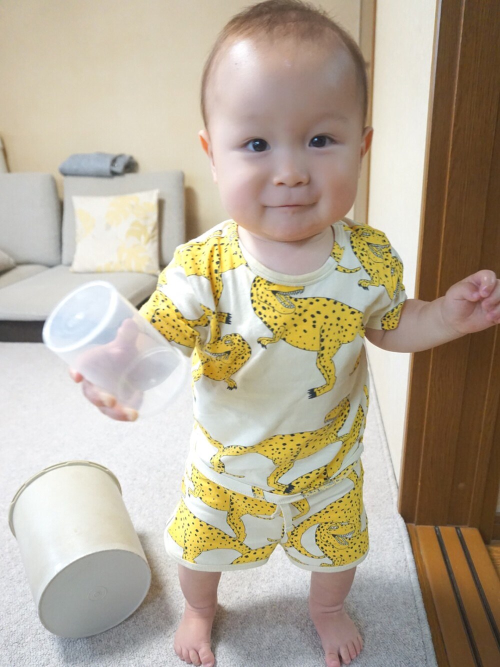 「kids、夏、セットアップ、男の子、キッズファッション」｜「Mini Rodiniのアイテム（Tシャツ/カットソー、イエロー系）」を使った、SASUKE...☆さん（キッズ・80cm）の秋コーディネートの1枚目の写真