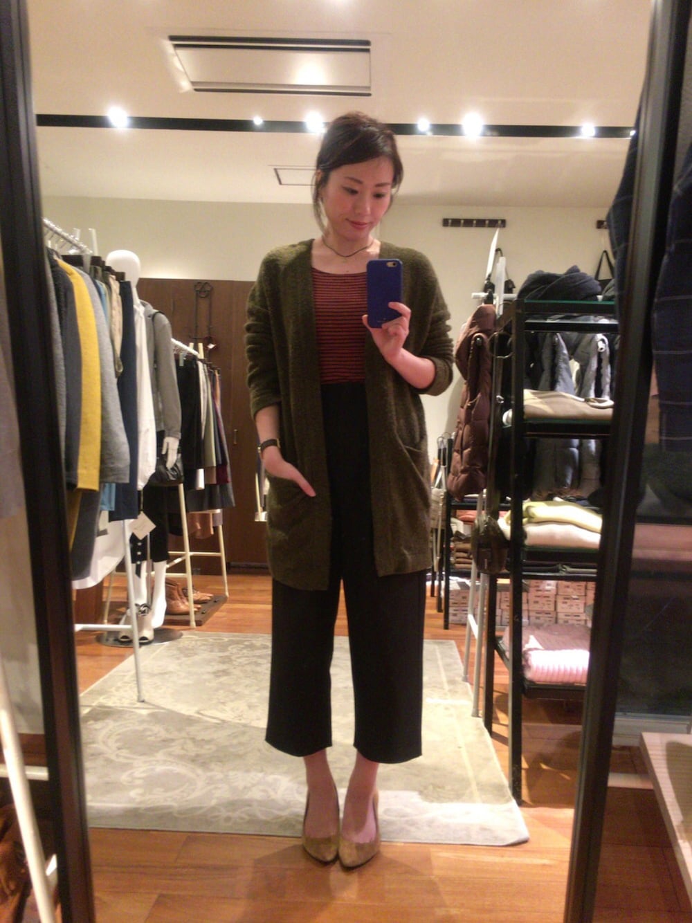 「秋のコーデ、ラフ、オトナカジュアル、カーキ、ワイドパンツ、ボーダー、アメリカンアパレル、MARC BY MARC JACOBS、agete、H&M」｜「American Apparelのアイテム（Tシャツ/カットソー、オレンジ系）」を使った、Rinaさん（レディース・158cm）の秋コーディネートの1枚目の写真