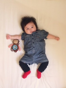 「アイテム（レッグウォーマー、ブラック系）」を使った、okakeさん（キッズ・70cm）の春コーディネート