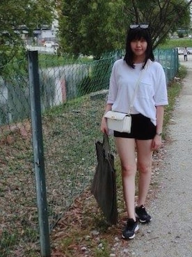 「seeds（シーズ）のアイテム」を使った、Eva Chiamさん（レディース・166cm）の夏コーディネート