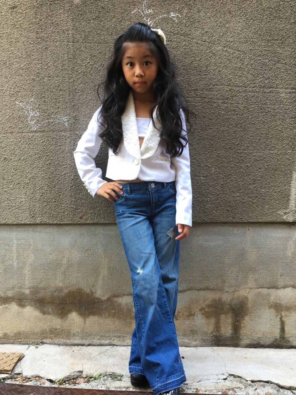 「ドラフトGAP、GAP、gap kids、GAPコーデ、gaplove、Yesgap、deicy、デニム、DENIM&WHITE、キッズ」｜「GAPのアイテム（デニムパンツ、ブルー系）」を使った、林 未羽さん（キッズ・127cm）の夏コーディネートの1枚目の写真