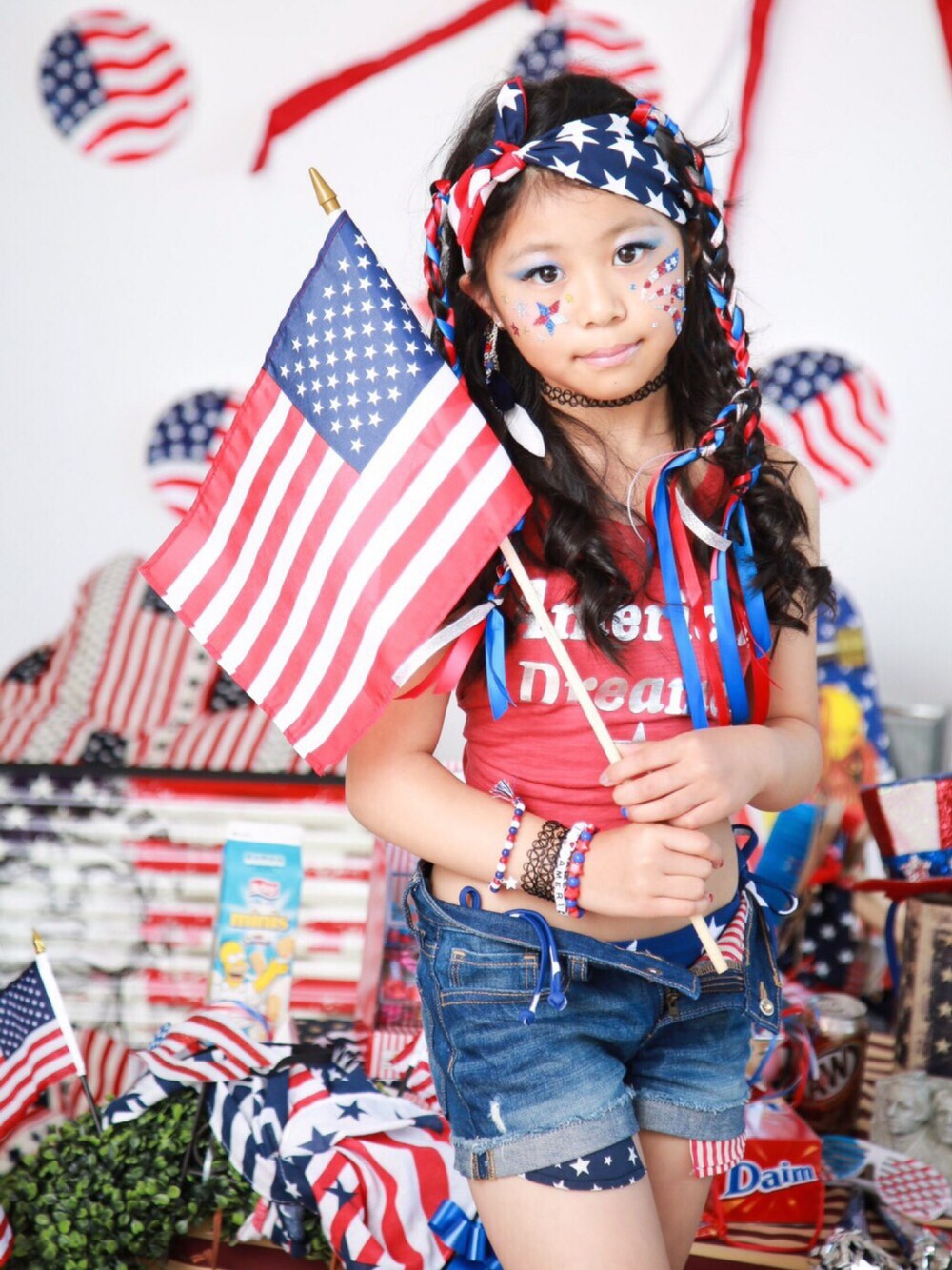 「old navy、oldnavy、july4th 、キッズ、キッズファッション、キッズコーデ」｜「OLD NAVYのアイテム（デニムパンツ、ブルー系）」を使った、林 未羽さん（キッズ・127cm）の夏コーディネートの1枚目の写真