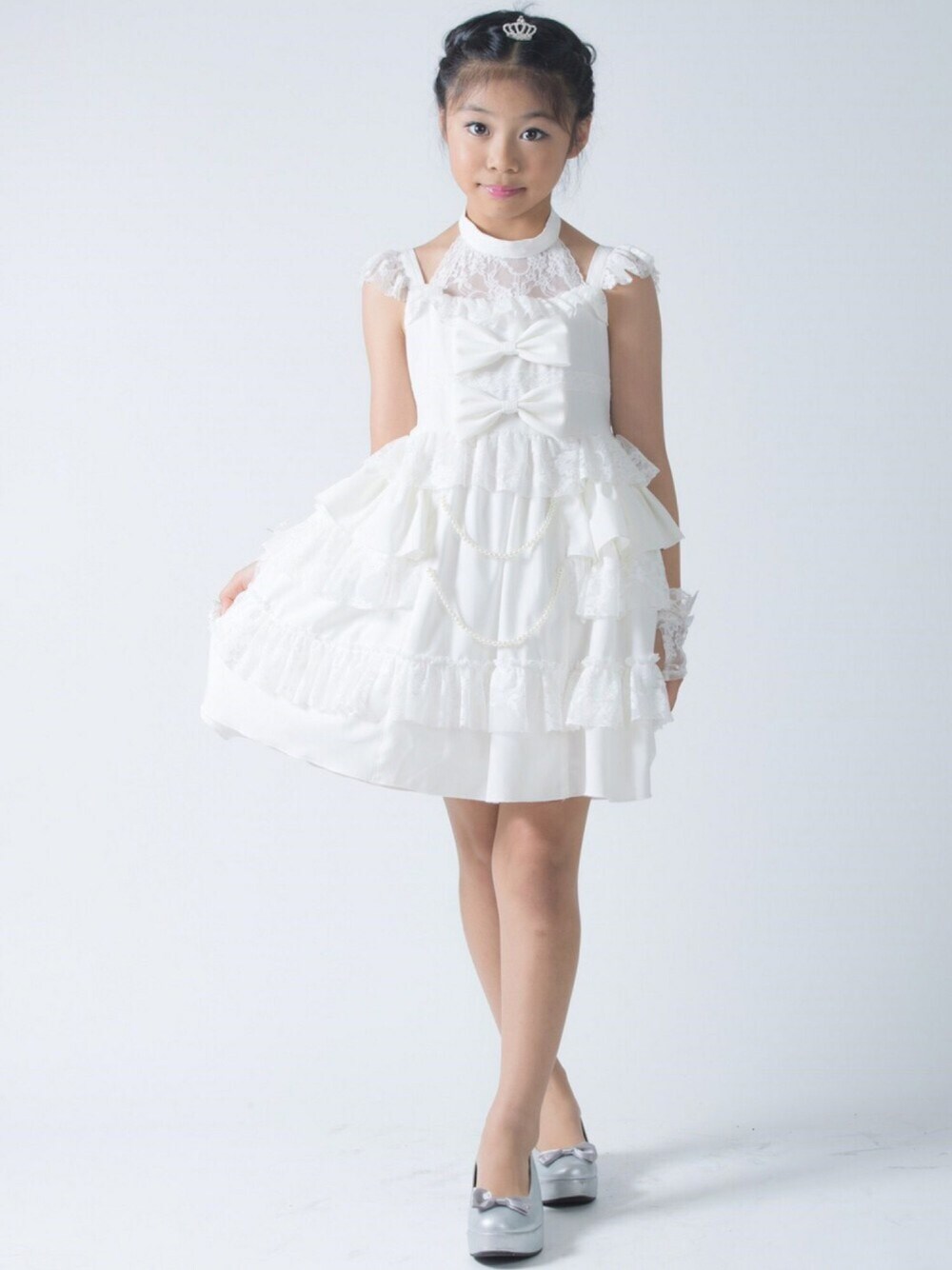 「kids、kidsfashion、KIDSｺｰﾃﾞ、kidsmodel、ドレス」｜「天使のドレス屋さんのアイテム（ドレス、ホワイト系）」を使った、林 未羽さん（キッズ・130cm）の秋コーディネートの1枚目の写真