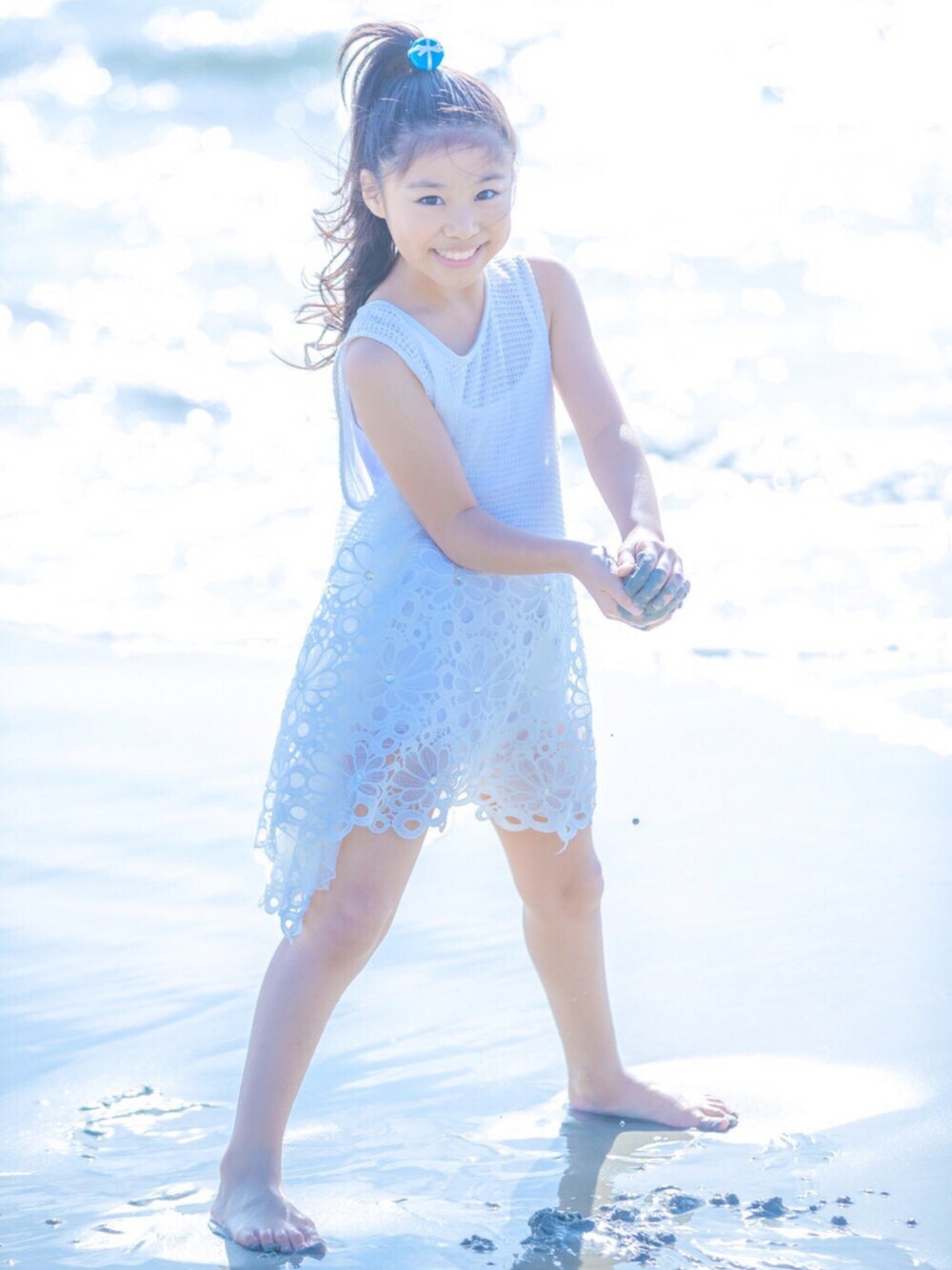 「kids、kidsfashion、KIDSｺｰﾃﾞ、kidsmodel、ママのお下がり、海、海コーデ」｜「LAMIAのアイテム（チュニック、ホワイト系）」を使った、林 未羽さん（キッズ・130cm）の秋コーディネートの1枚目の写真