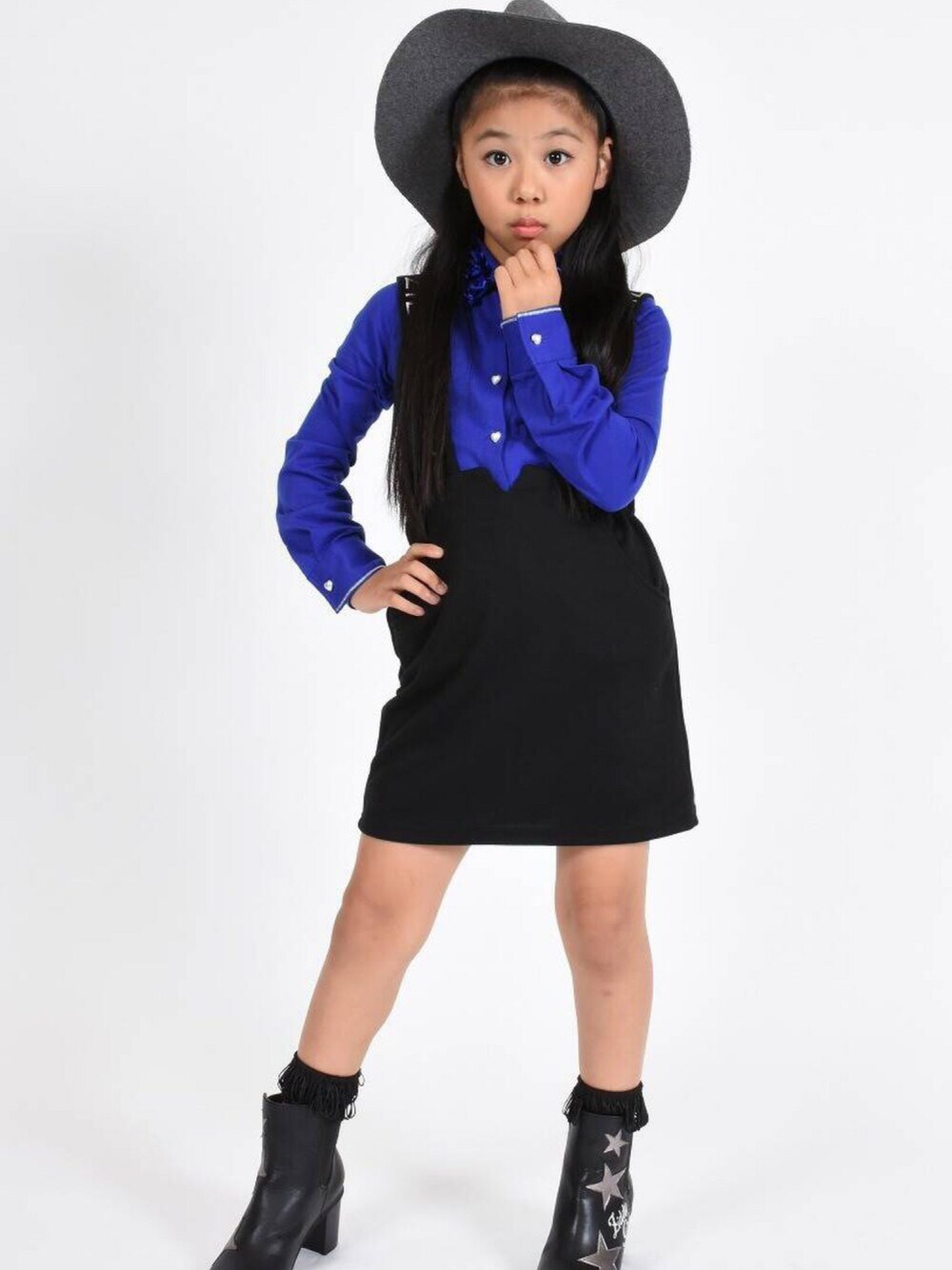 「kids、kidsfashion、KIDSｺｰﾃﾞ、kidsmodel、MIXコーデ」｜「ZIDDYのZIDDY/星パッチサイドゴアブーツ（ブーツ、ブラック系）」を使った、林 未羽さん（キッズ・130cm）の冬コーディネートの1枚目の写真