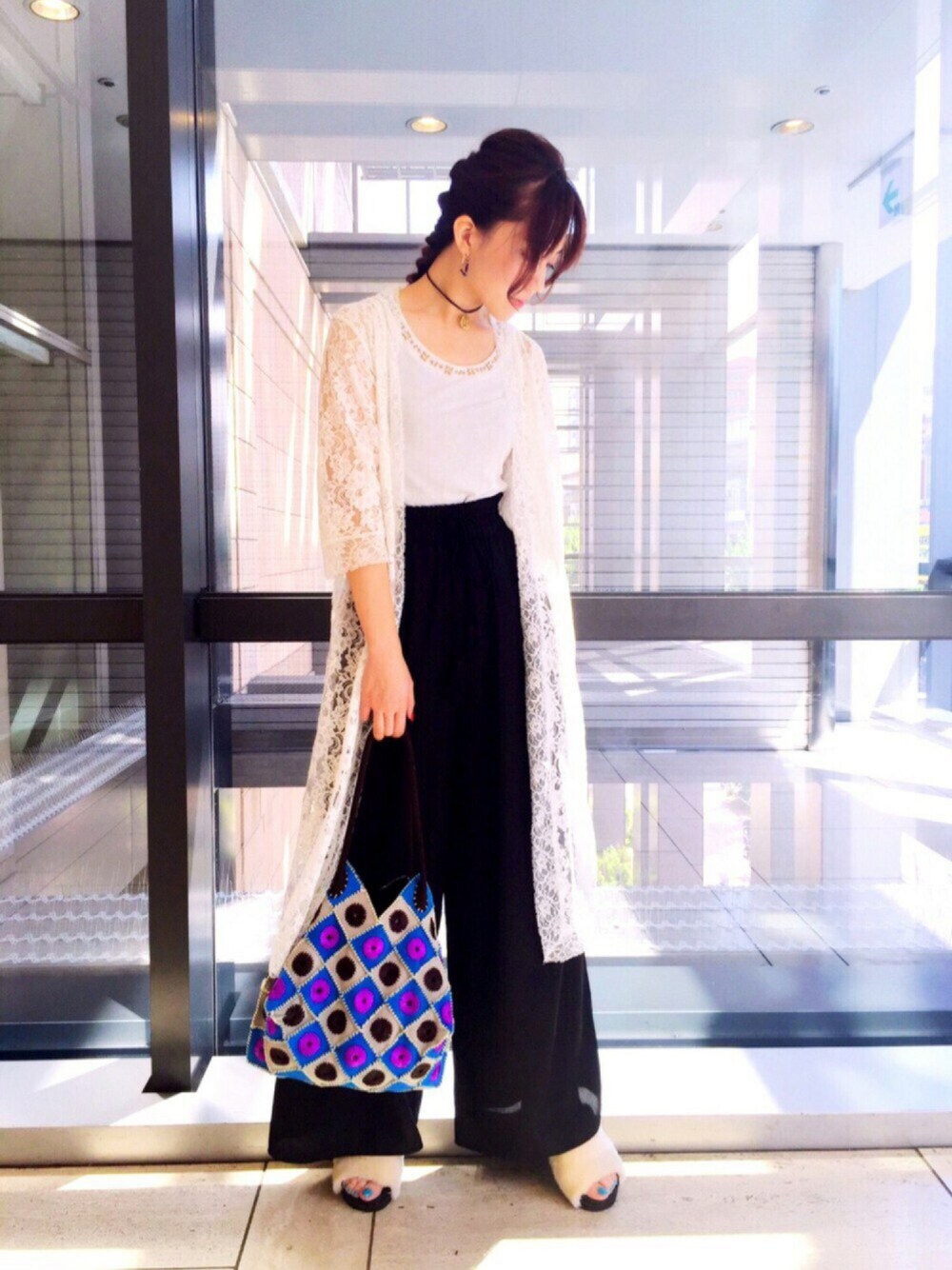 「ラクチンコーデ、オトナカジュアル、スカンツ、ワイドパンツ、ファーサンダル、ヘアアレンジ、カラーメイク、レースガウン、チョーカー、モードストリート」｜「しまむらのアイテム（タンクトップ、ホワイト系）」を使った、MicaMicaさん（レディース・170cm）の夏コーディネートの1枚目の写真