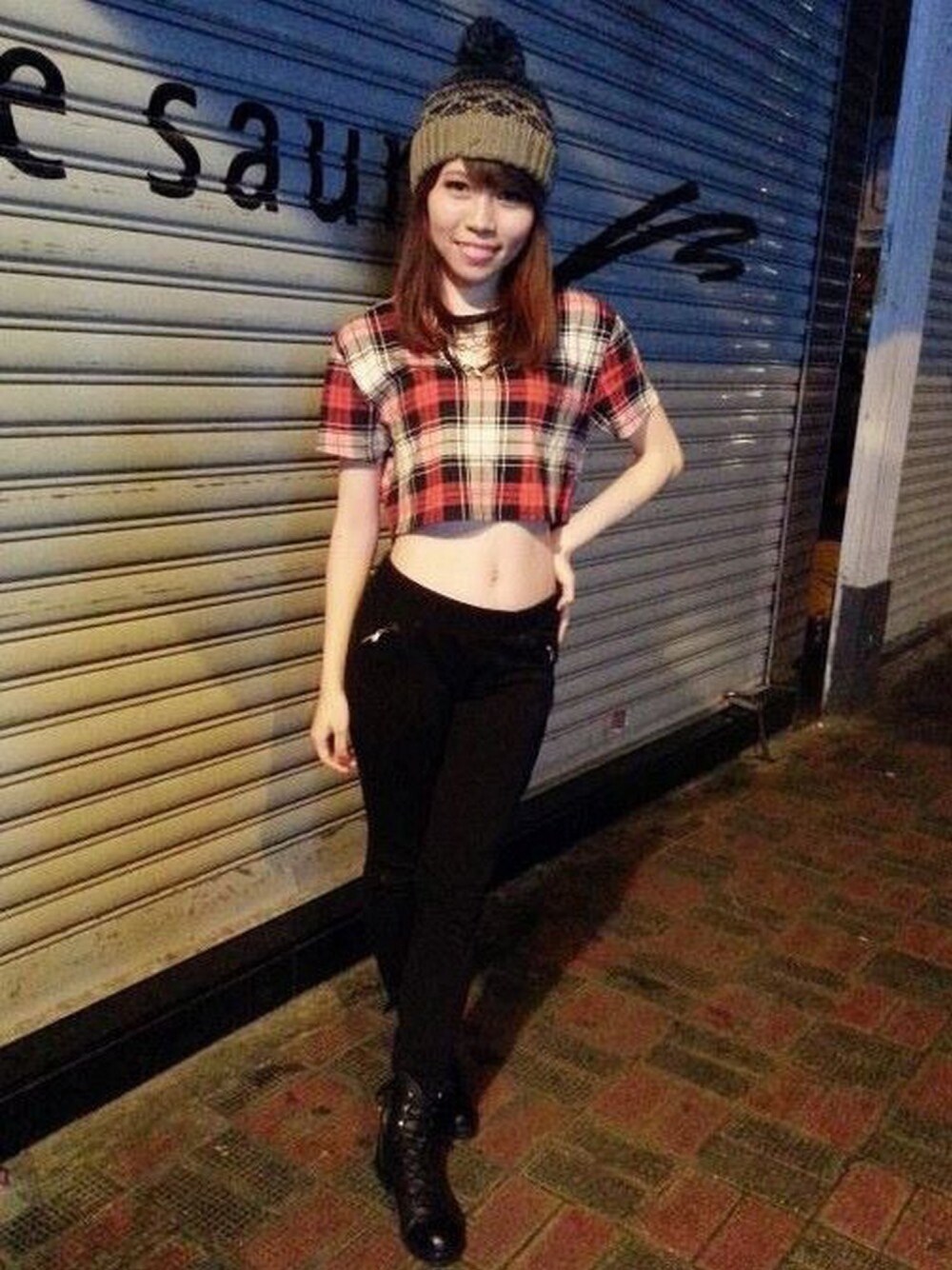 「girl、WOMEN、check、red、beanie、winter」｜「FOREVER 21のアイテム（Tシャツ/カットソー、レッド系）」を使った、GGさん（レディース・158cm）の夏コーディネートの1枚目の写真