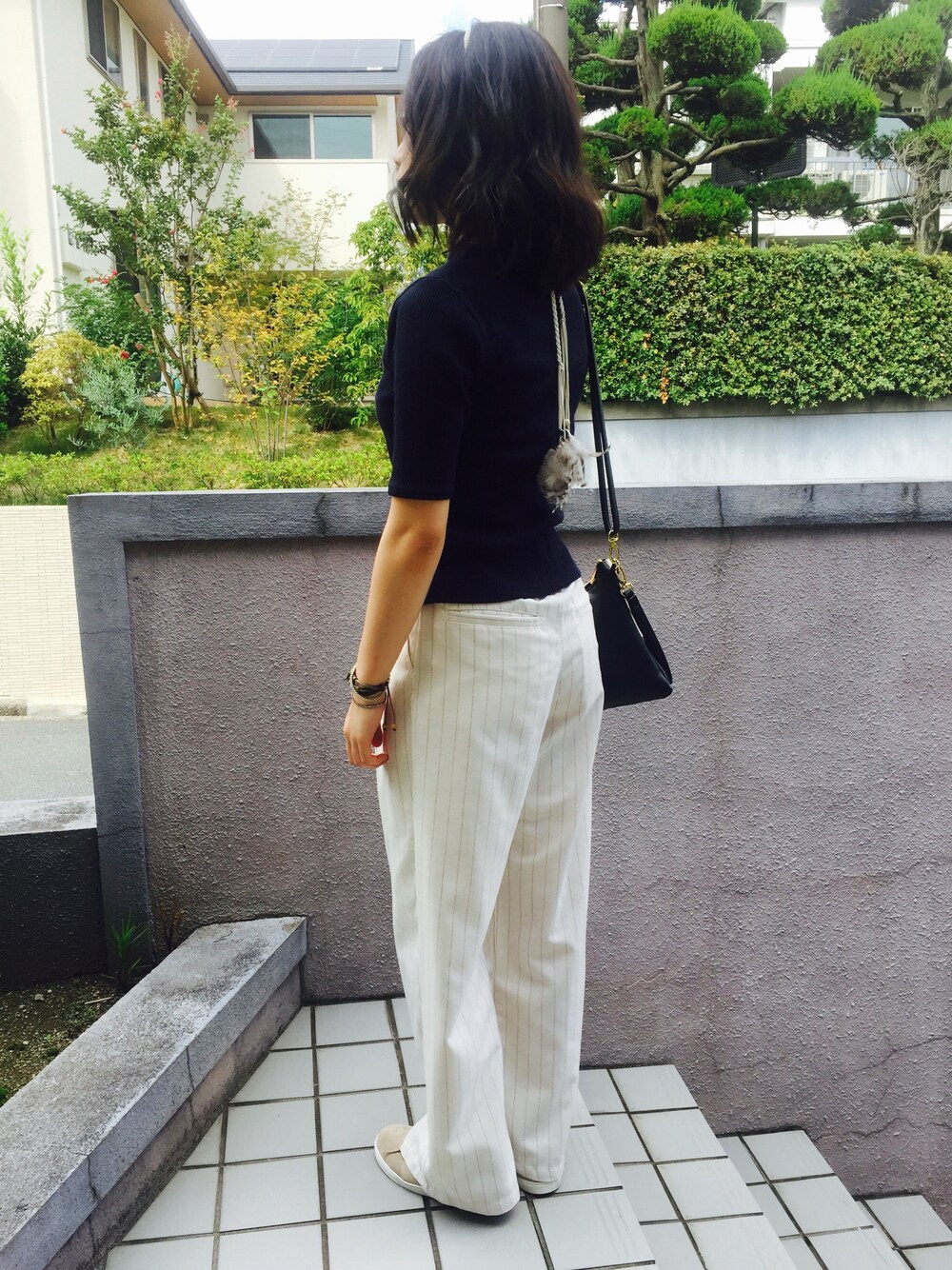 「ボヘミアン」｜「earth music&ecologyのアイテム（パンツ、ホワイト系）」を使った、Hazukiさん（レディース・158cm）の秋コーディネートの1枚目の写真