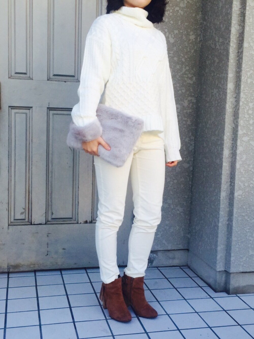 「white、ホワイト、winter、冬」｜「PAGEBOYのコーデュロイハイウエストスキニーパンツ（その他パンツ、ホワイト系）」を使った、Hazukiさん（レディース・158cm）の冬コーディネートの1枚目の写真