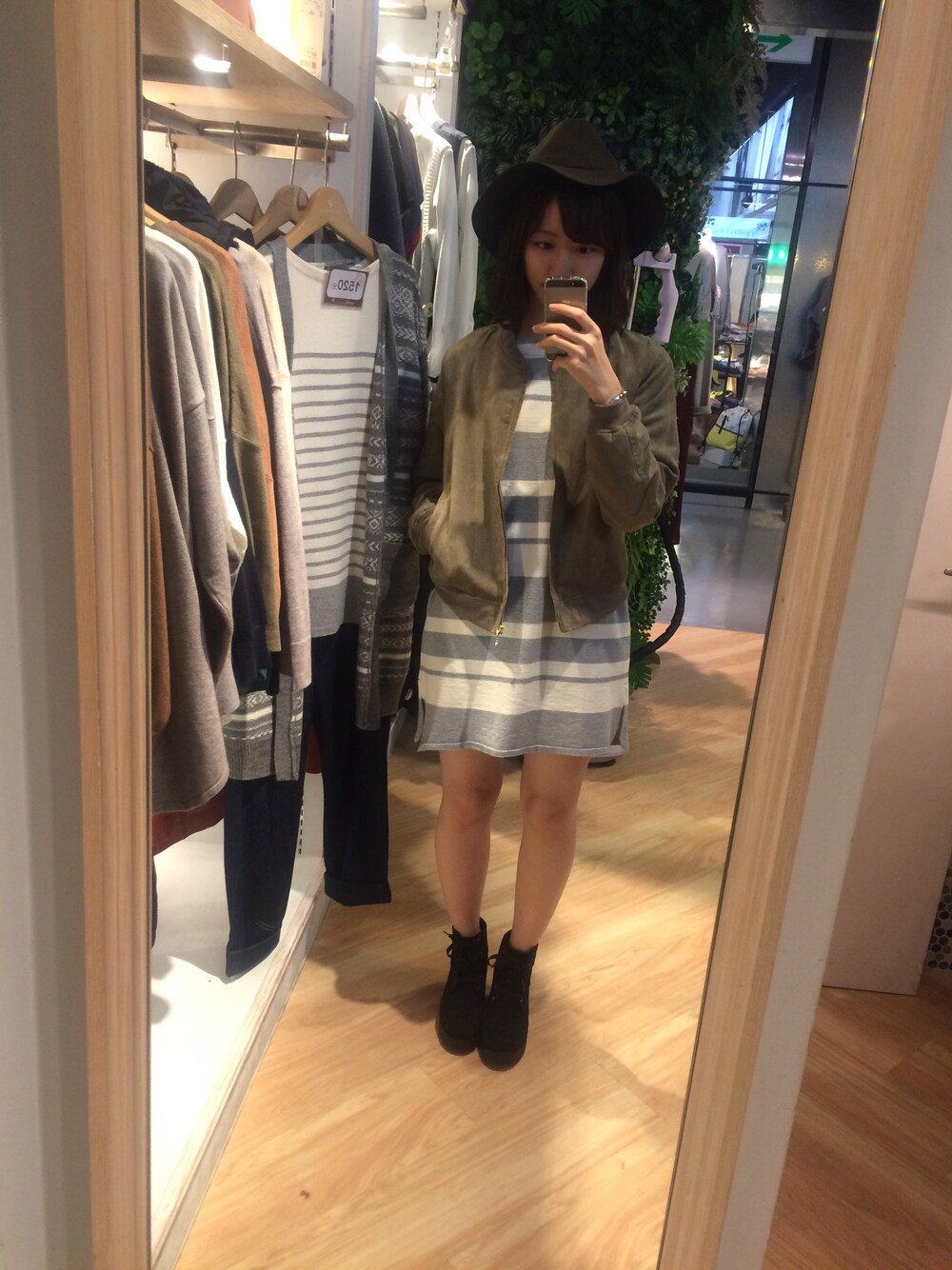 「earth music&ecology、dazzlin」｜「earth music&ecologyのアイテム（ハット、ブラウン系）」を使った、lily65002000さん（レディース・162cm）の秋コーディネートの1枚目の写真