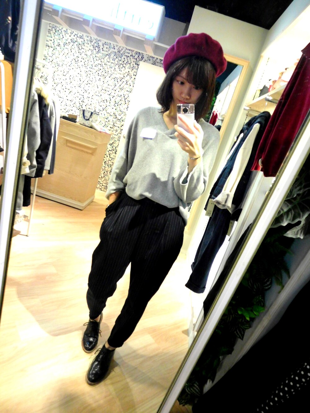「earth music&ecology、GU」｜「GUのアイテム（ハンチング/ベレー帽、レッド系）」を使った、lily65002000さん（レディース・162cm）の秋コーディネートの1枚目の写真