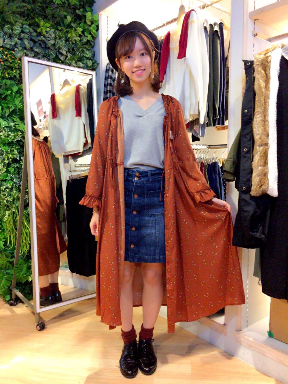 「秋のコーデ、秋、halloween、earth music&ecology」｜「earth music&ecologyのアイテム（ハンチング/ベレー帽、ブラック系）」を使った、lily65002000さん（レディース・162cm）の秋コーディネートの1枚目の写真