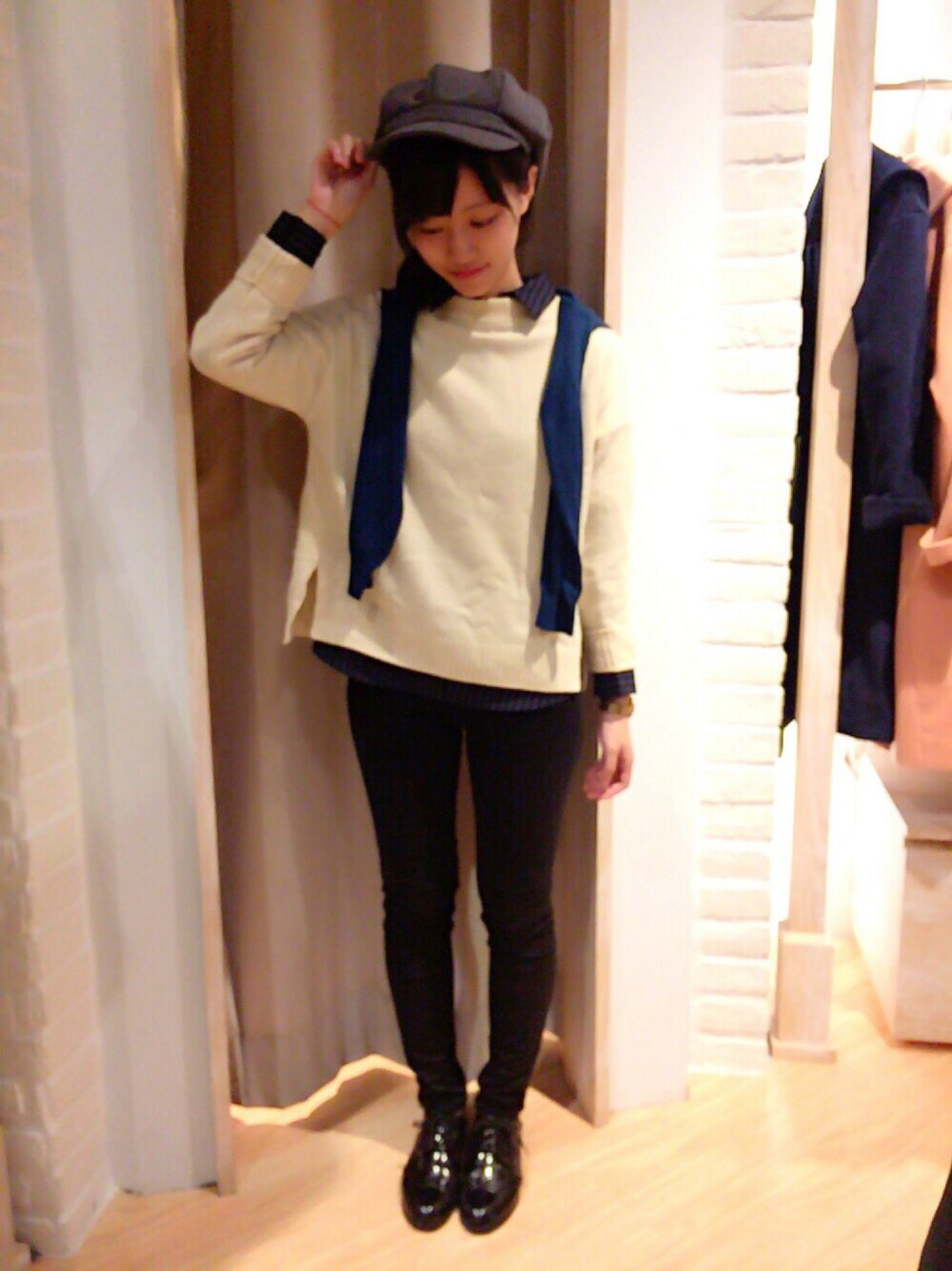 「冬、earth music&ecology、仕事着」｜「earth music&ecologyのアイテム（キャスケット、グレー系）」を使った、lily65002000さん（レディース・162cm）の秋コーディネートの1枚目の写真